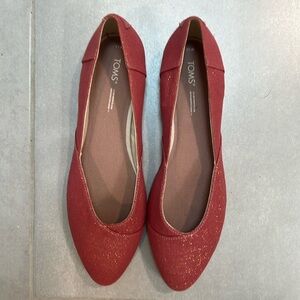 TOMS 12 PINK/salmon with gold Julie flats -NNU woman’s shoe